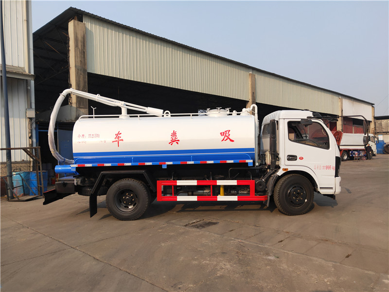 東風(fēng)牌8方吸糞車(chē)